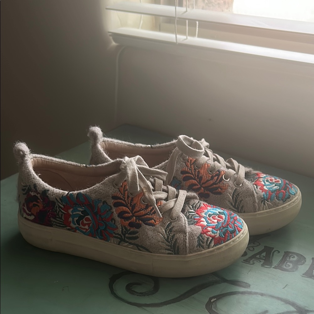 J/Slides NYC Floral Embroidered Women's Sneakers